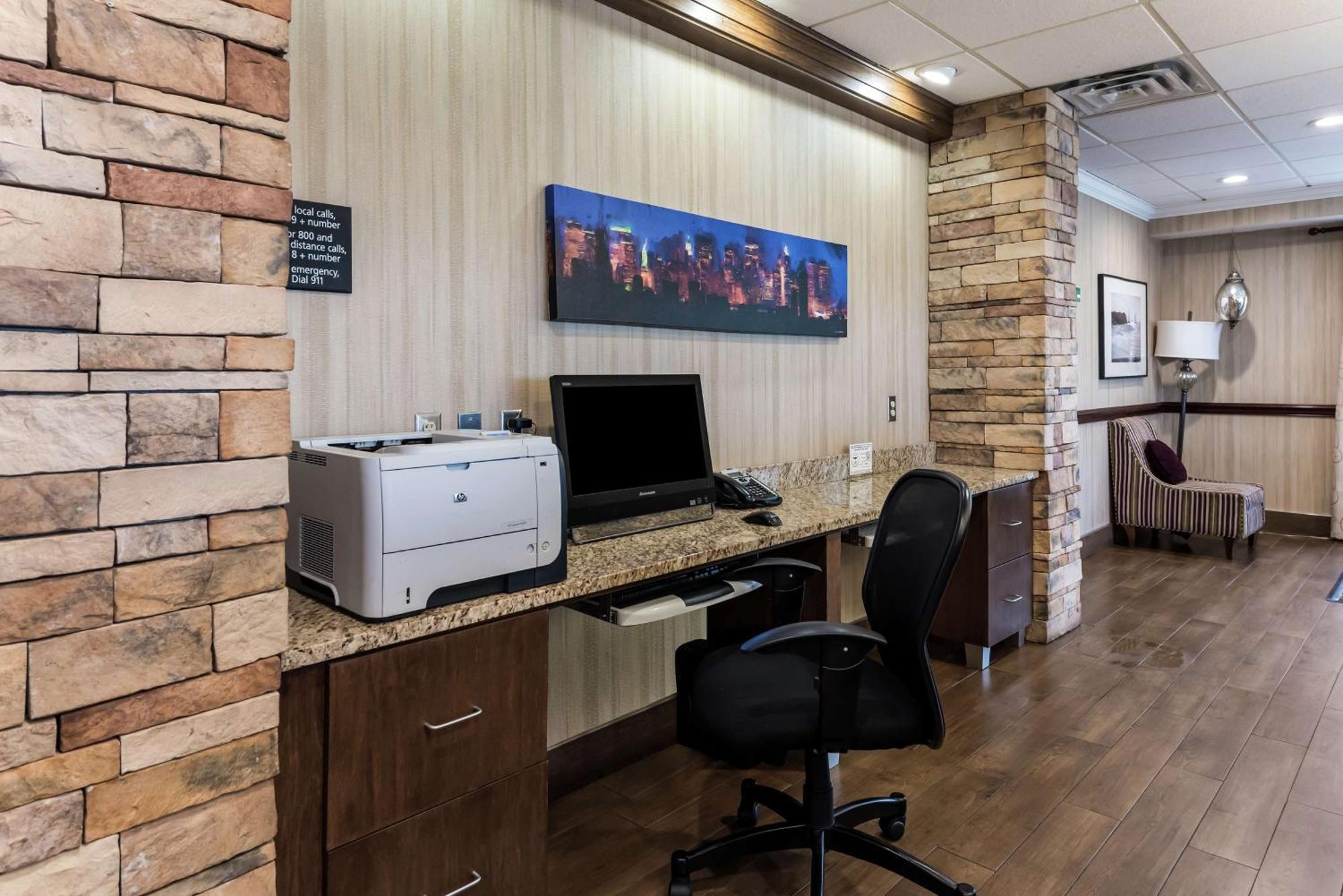 Hampton Inn Columbus I-70E/Hamilton Road מראה חיצוני תמונה